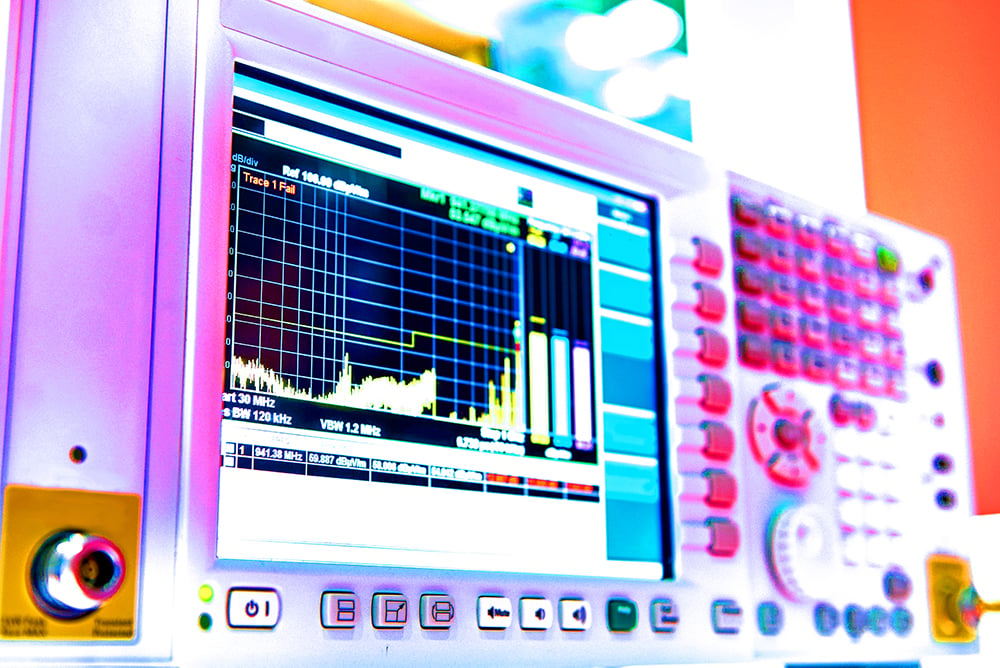 A receiver for measuring electromagnetic fields